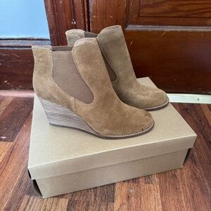 Lucky Brand tan suede ankle boots with a boho vibe